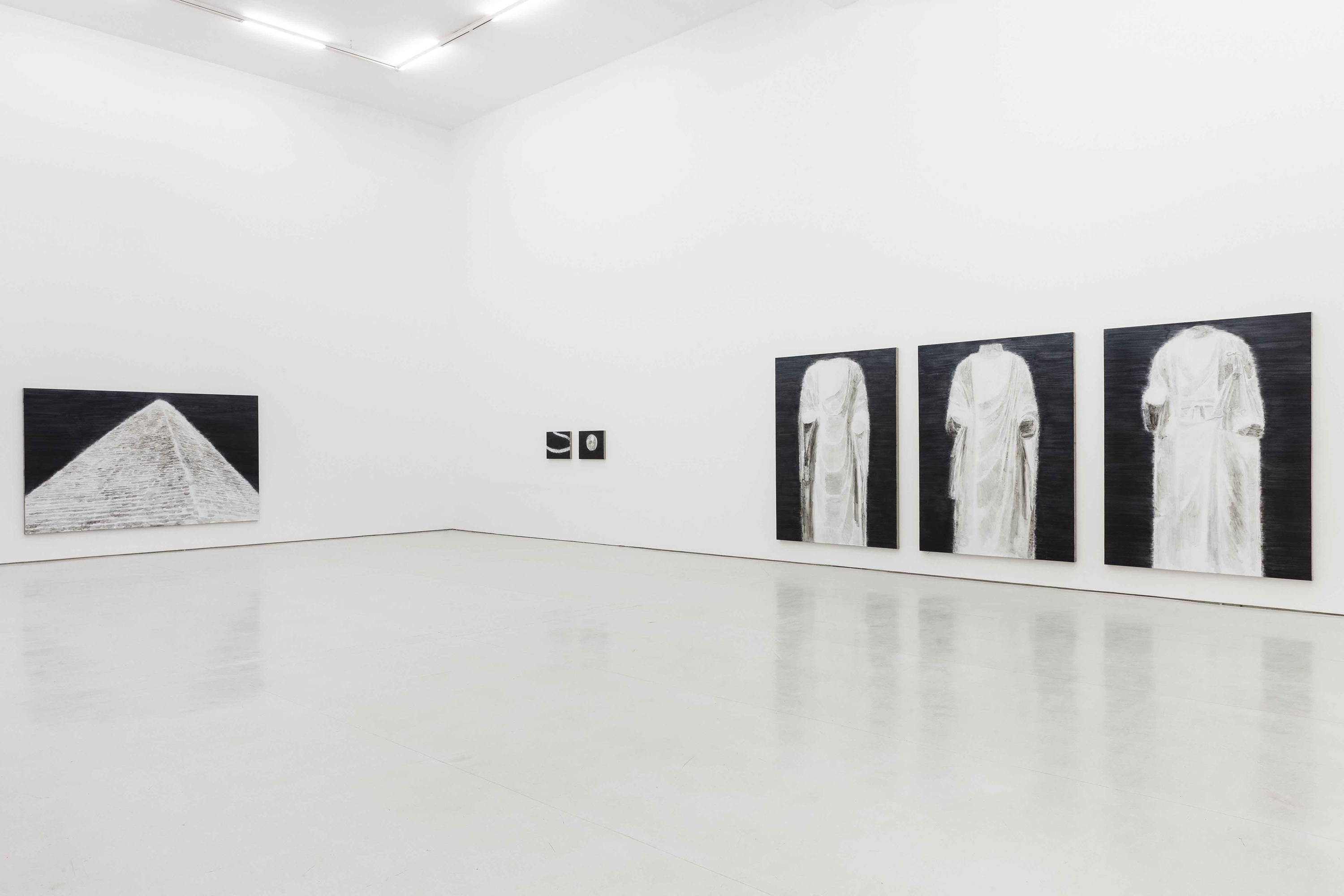 SHI_Dust as Light_Exhibition view_1_Medium