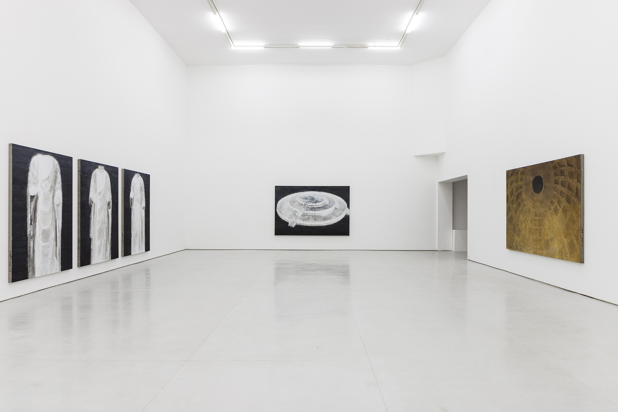 SHI_Dust as Light_Exhibition view_3_Medium